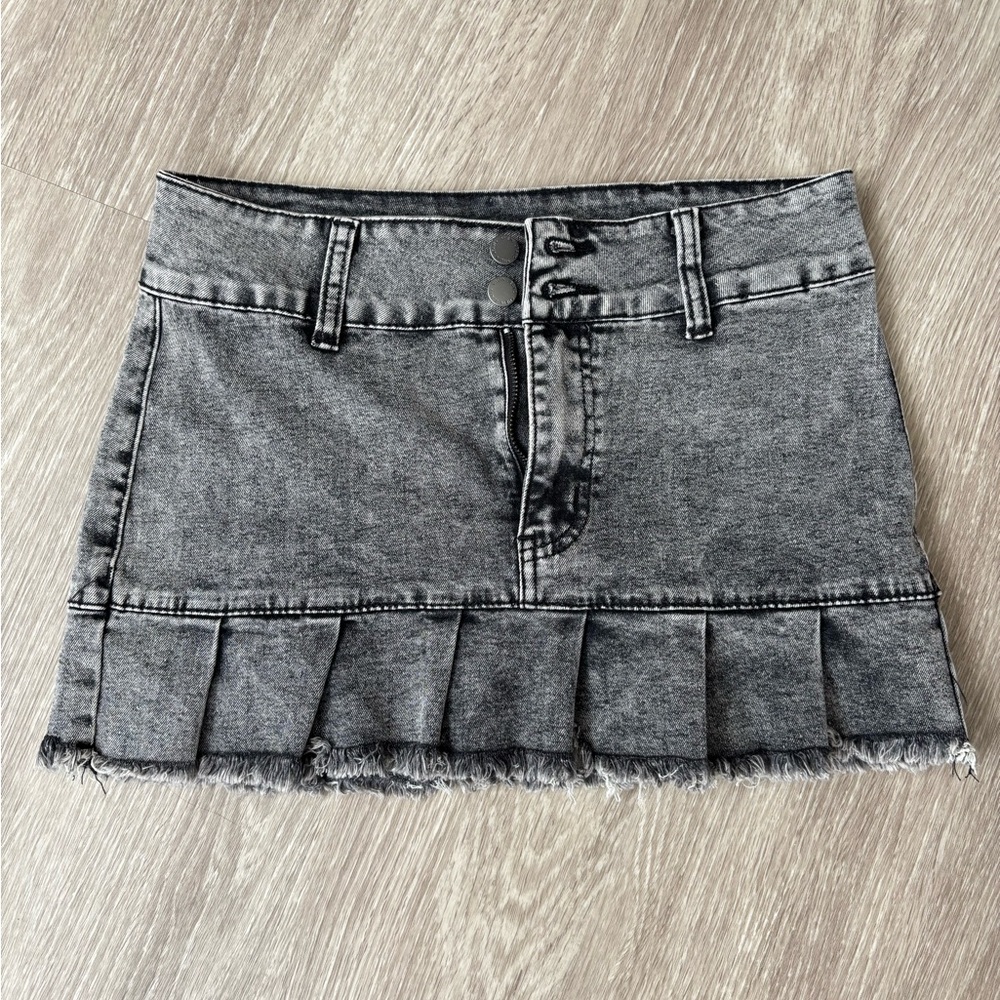 PrettyLittleThing Gray Pleated Mini Skirt Casual